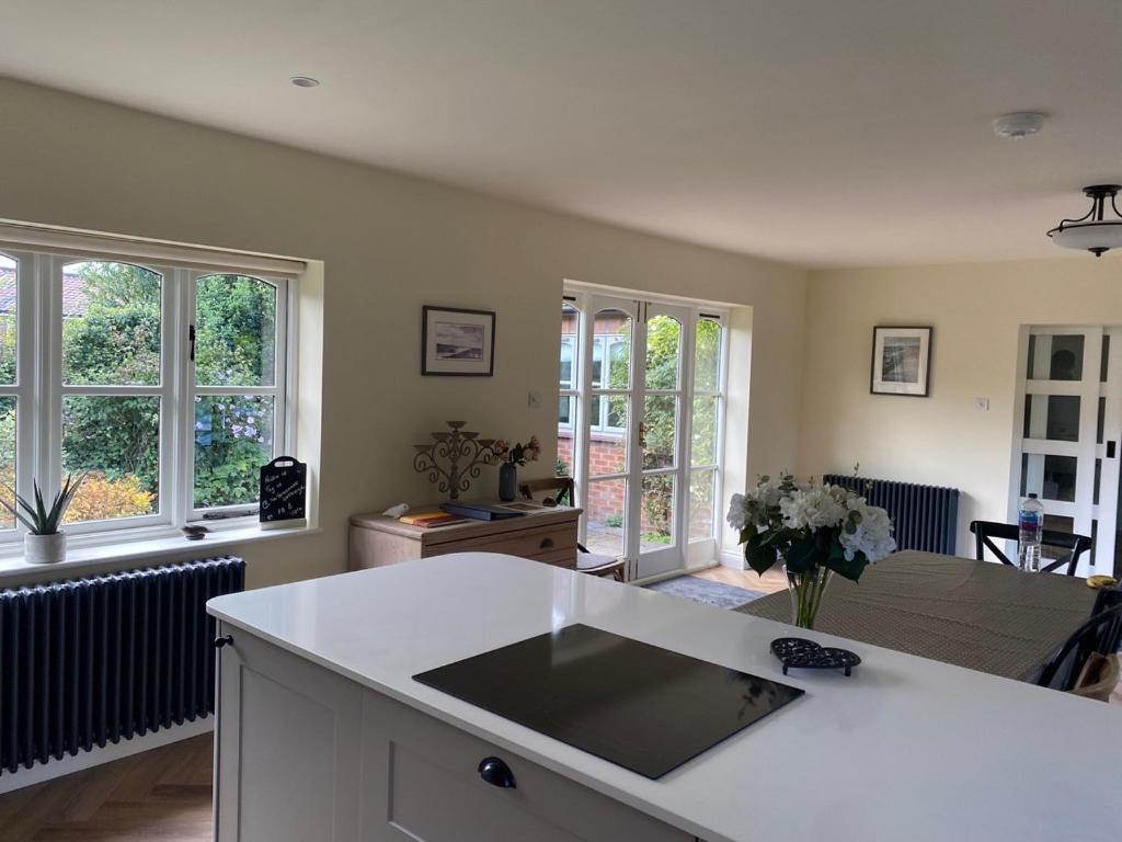 Lovely Quiet Cottage Sleeps 4 Adults, 4 Children, Dog Friendly Cley next the Sea Exterior photo