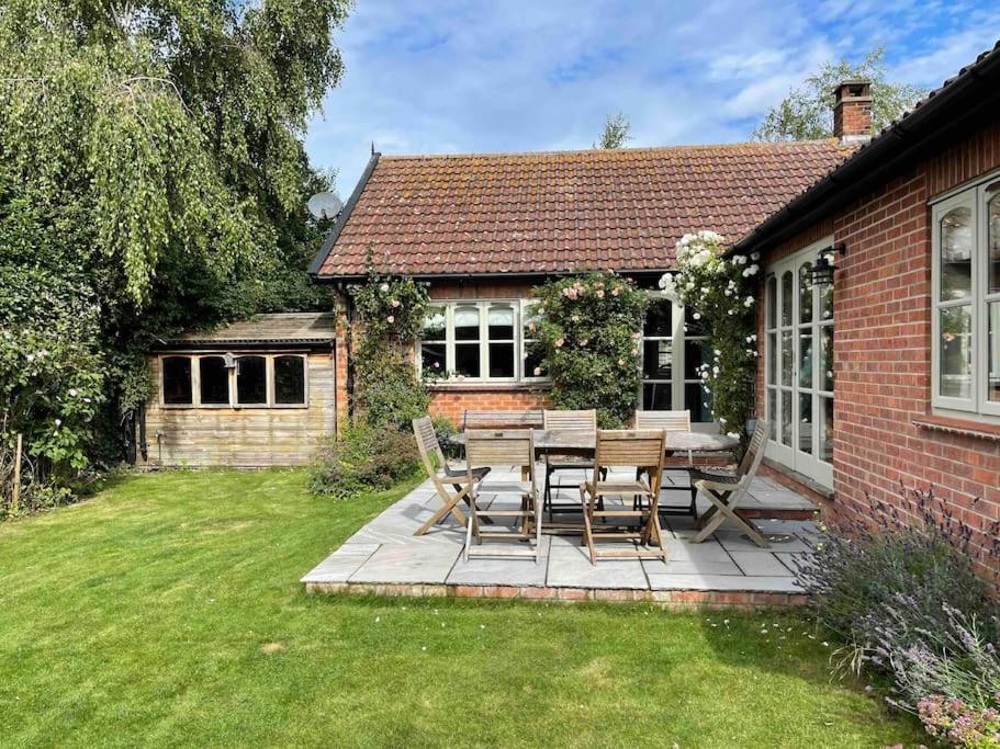 Lovely Quiet Cottage Sleeps 4 Adults, 4 Children, Dog Friendly Cley next the Sea Exterior photo